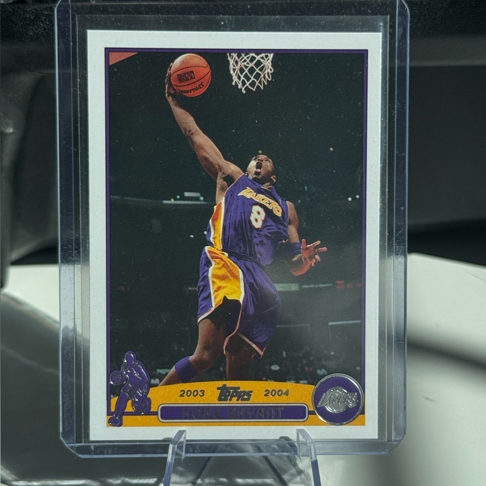 Kobe Bryant 2003 NBA Topps Card. Los Angeles Lakers.